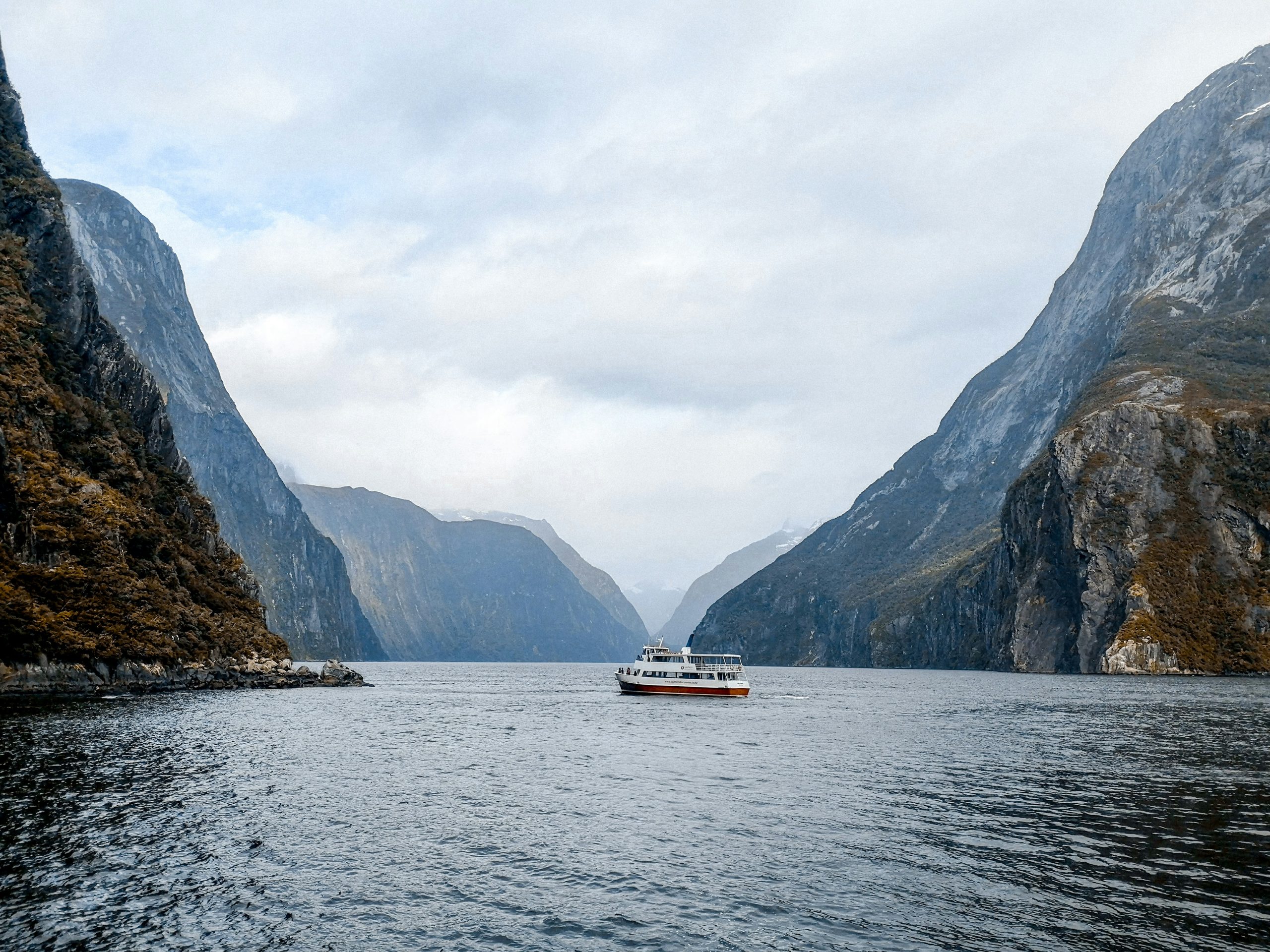 discover the breathtaking fjords and stunning natural beauty of norway with our fjord travel guide. plan your perfect fjord adventure with our tips and recommendations.