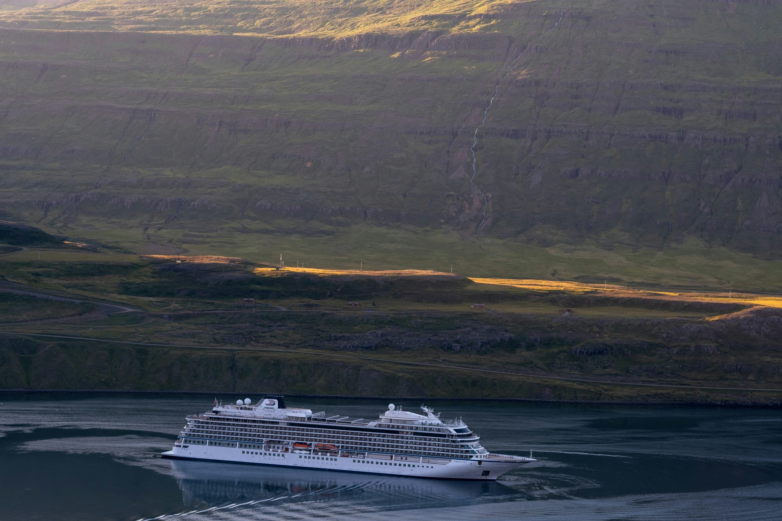 explore the stunning fjords with unforgettable fjord cruises. discover breathtaking landscapes and wildlife on a fjord cruise experience of a lifetime.