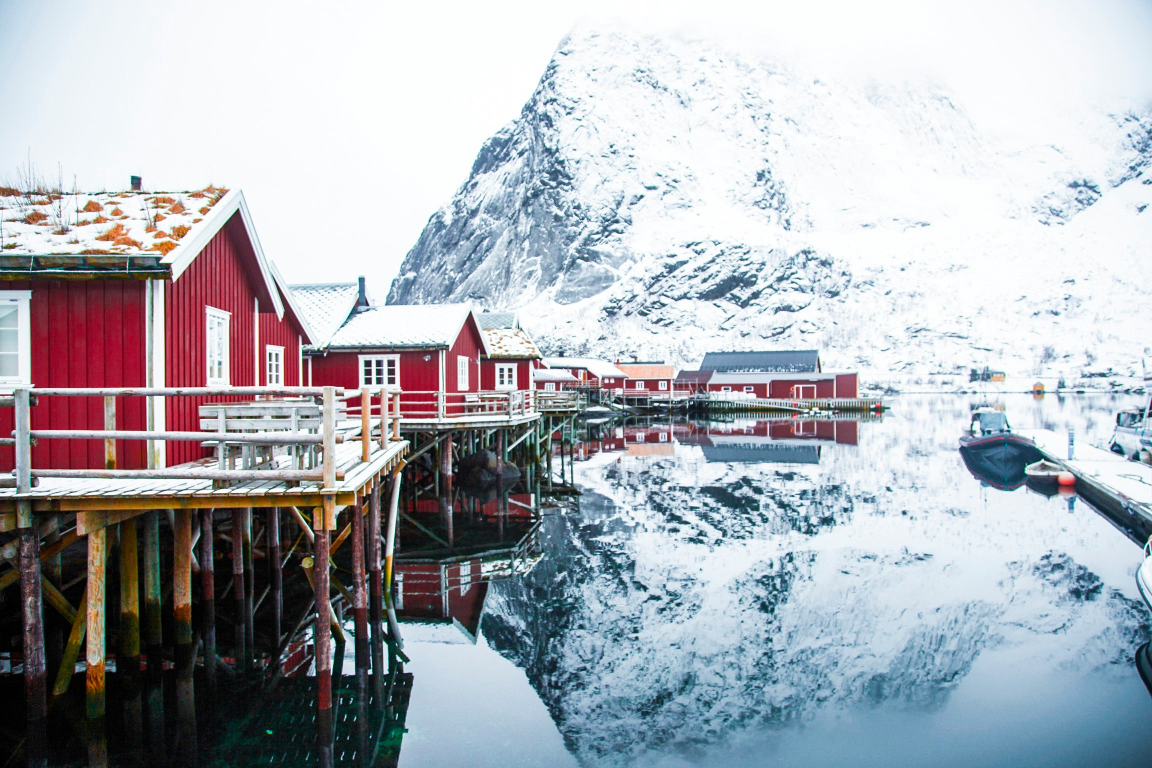 discover the breathtaking beauty of fjords with our immersive travel experience. explore stunning landscapes and pristine natural wonders as you journey through the fjords.